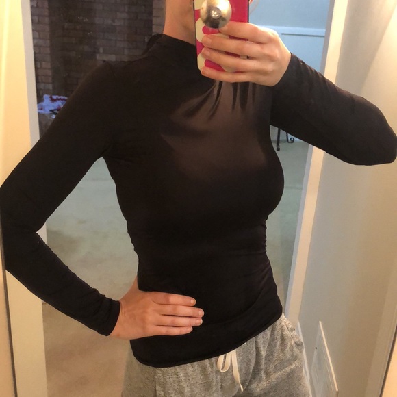 ⭐️Babaton silky front or back tie neck top❤️EUC⭐️ - Picture 3 of 12